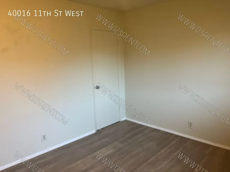 40016 11th St W — Photo 17