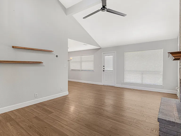 12142 Vista Nogal St — Photo 7
