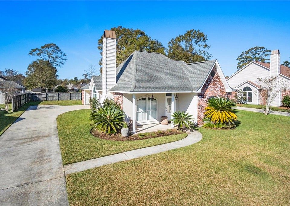 1st image of 32527 Cedar Ct