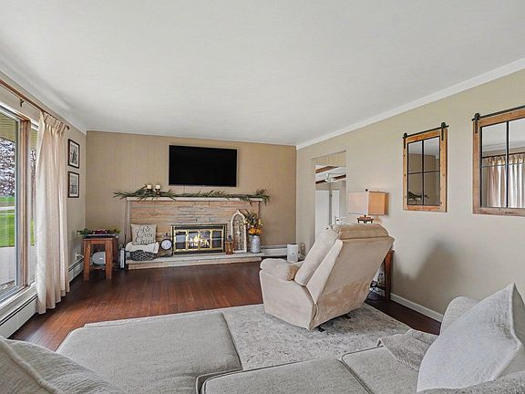 5th image of 1311 E Linwood Rd