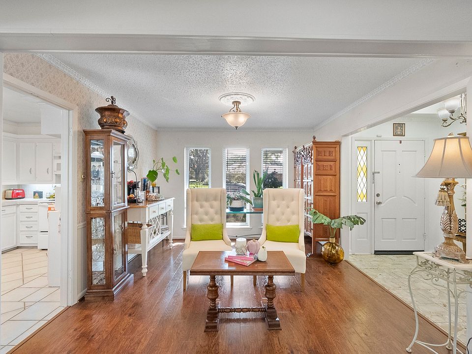1st image of 800 Royal Ln