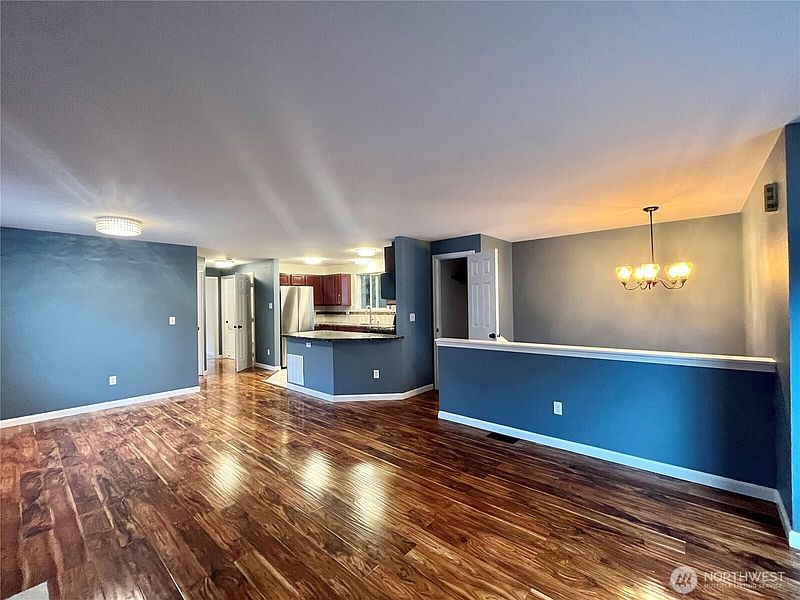 4th image of 10453 1st Avenue SW