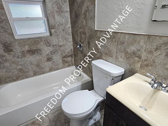3rd image of 284 Evaline St