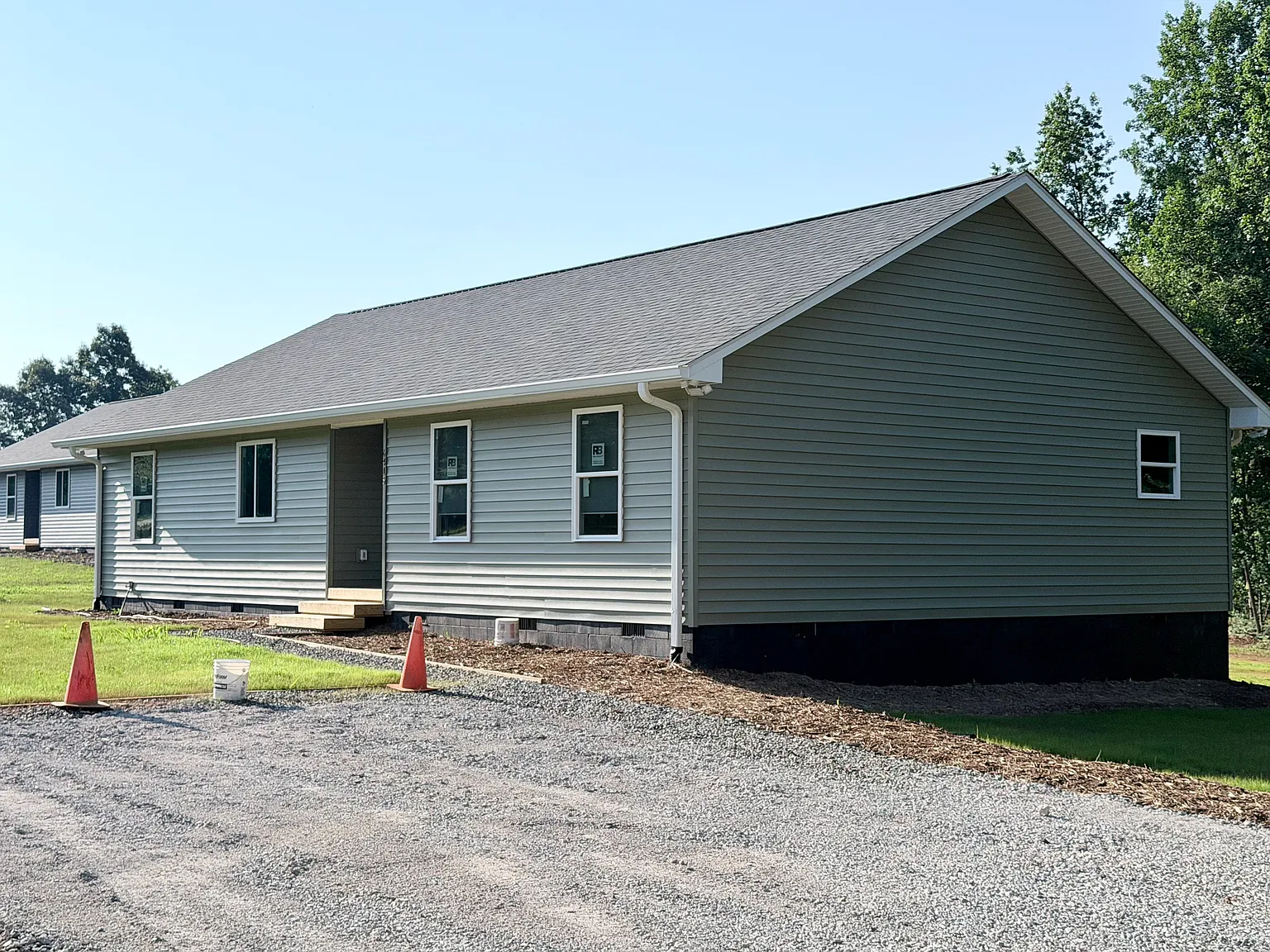 3 bed, 1600 sqft, $1,975 — Photo 2