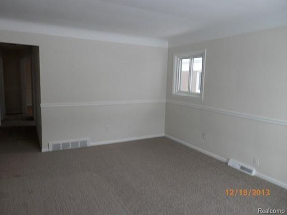 2nd image of 15373 Woodbine