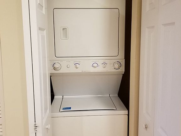 5th image of 6341 N Washtenaw Ave APT 3W