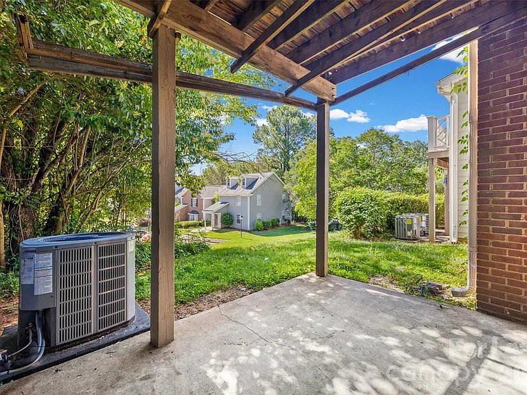 2920 Iron Gate Ln — Photo 23