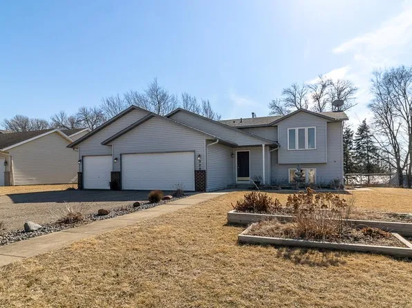 325 E Woodridge Dr, Le Center, MN 56057