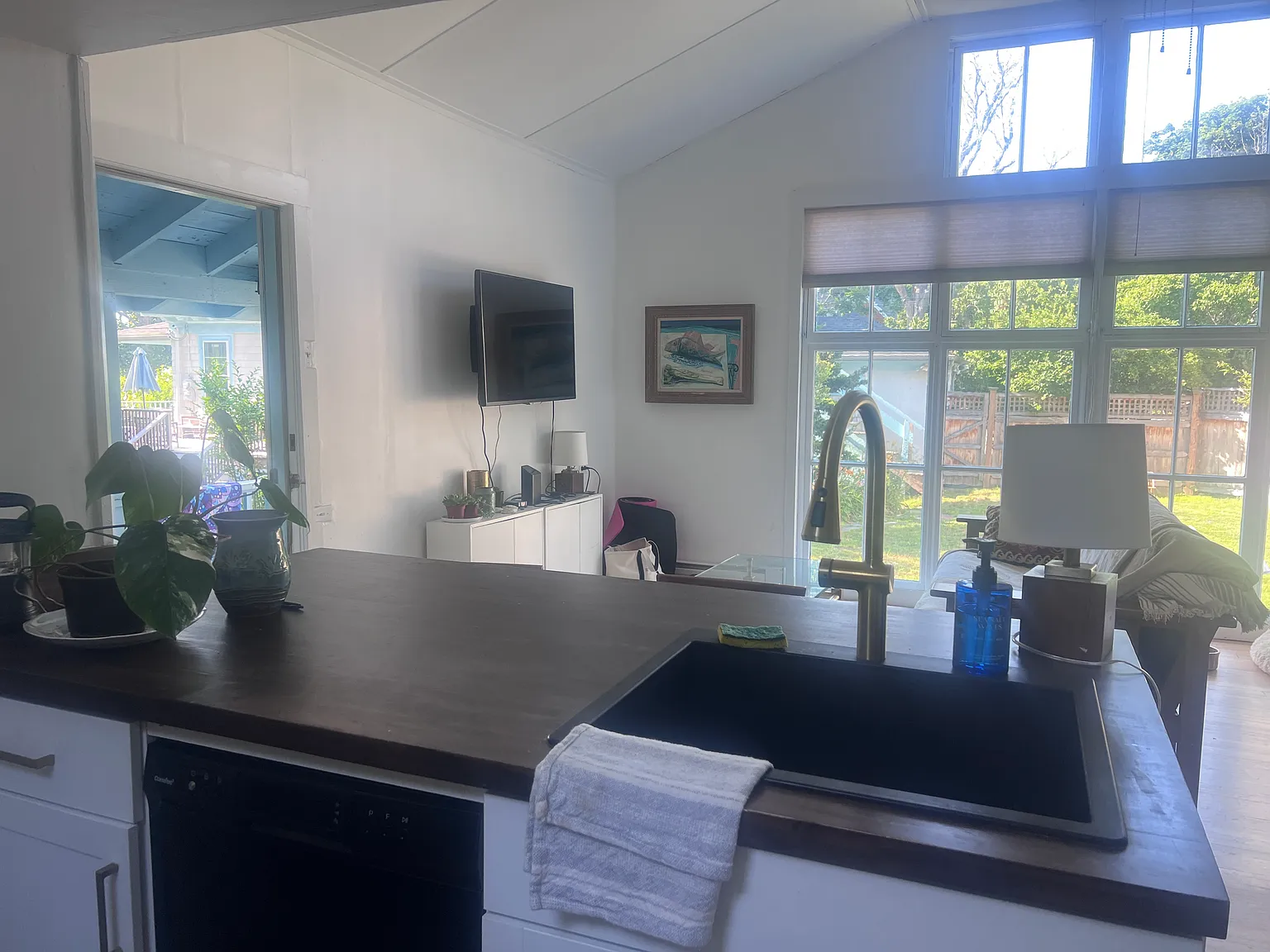 Studio, 650 sqft, $1,750 — Photo 2
