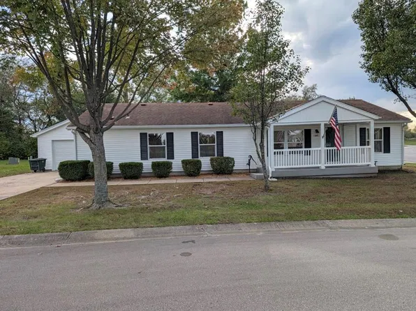 846 NE White Oaks Ln, Oak Grove, MO 64075