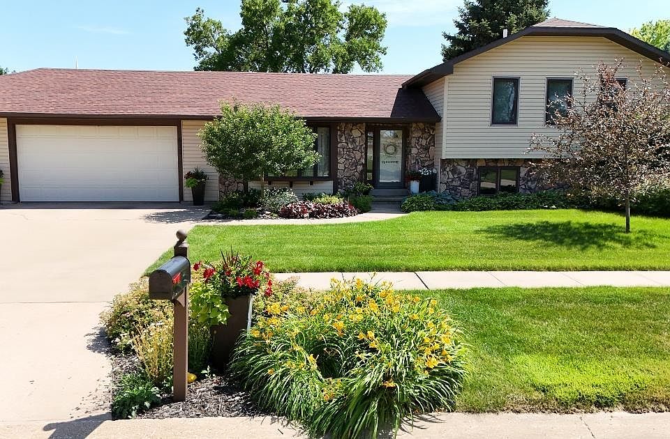 1st image of 612 Cardinal Dr