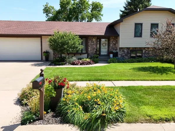 612 Cardinal Dr, South Sioux City, NE 68776