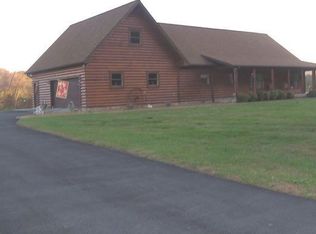 461 Henry Boyd Ln, Celina, TN 38551