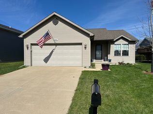 4003 Bluebell Dr, Bloomington, IL 61705