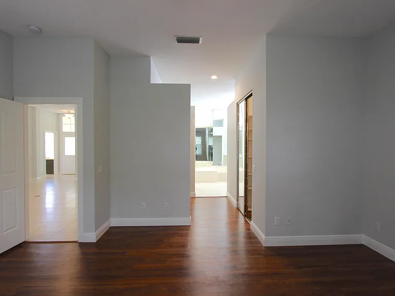 117 Hampton Cir — Photo 19