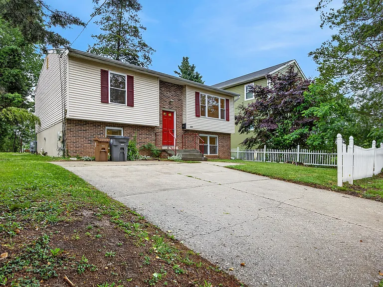 322 Howard Ave — Photo 30