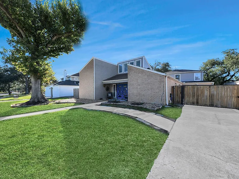 15715 Creekhaven Dr — Photo 36