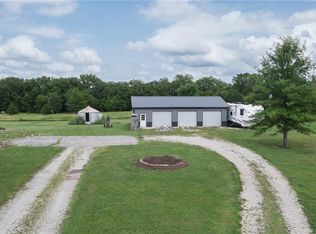 17752 203rd St, Tonganoxie, KS 66086