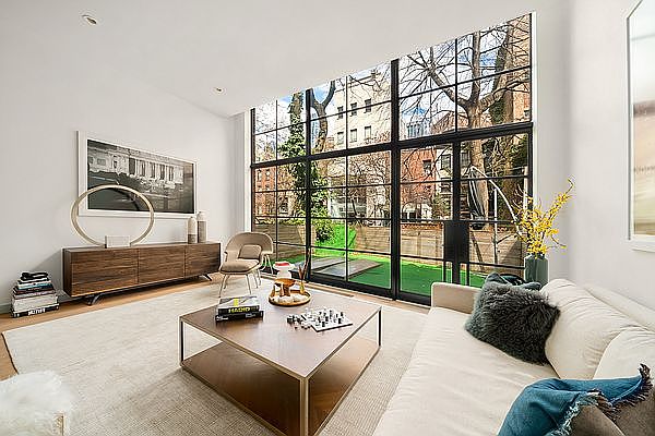1st image of 449 W 24th St #2
