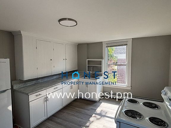 3rd image of 9 Maple St APT 4