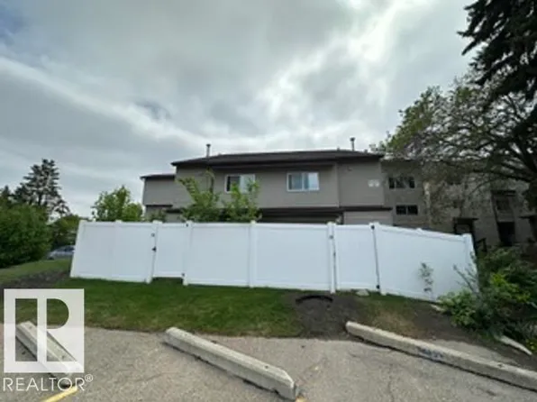 12C Meadowlark Vlg NW, Edmonton, AB T5R 5X3