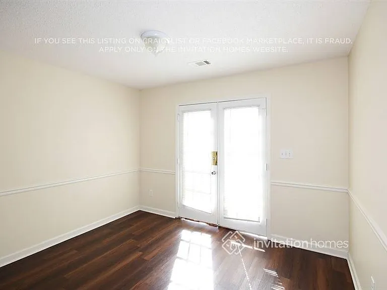 1406 N Hampton Dr — Photo 6