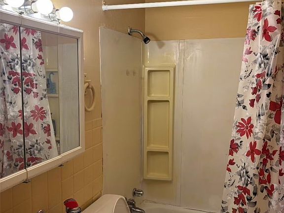 4th image of 4329 W 134th St