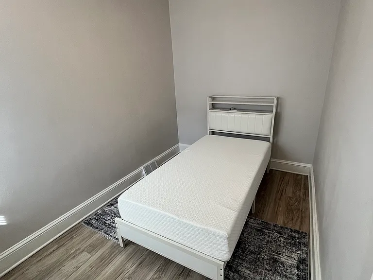 2048 N Darien St — Photo 16