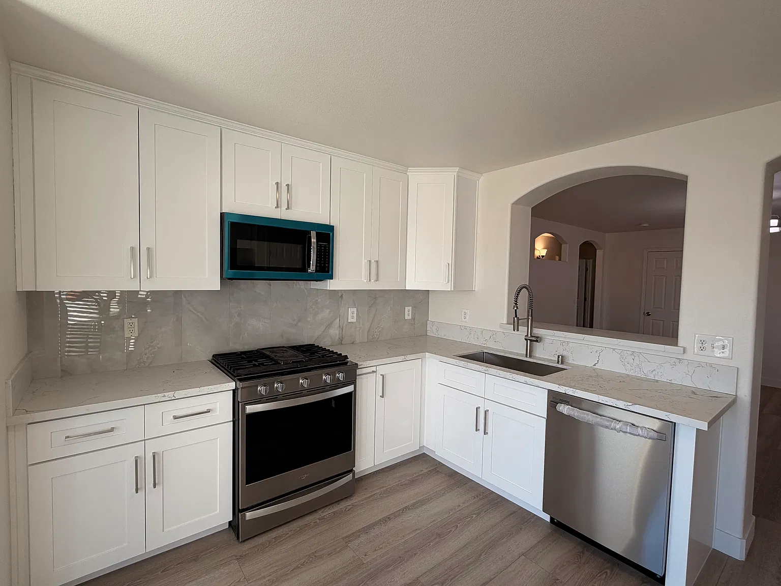1037 Silver Creek — Photo 4