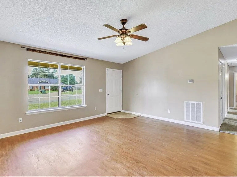 772 Melissa Dr — Photo 8