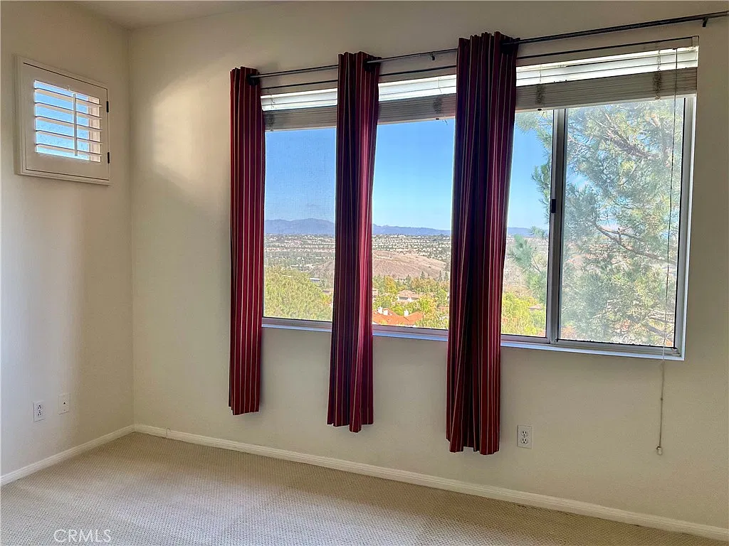 3 bed, 2.5 bath, 2014 sqft, $4,800 — Photo 2