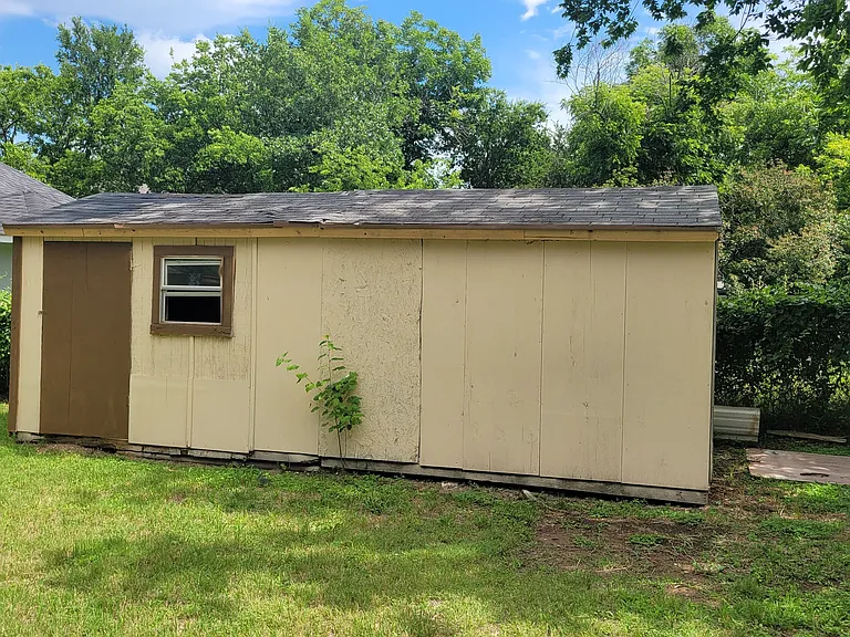 313 N Walnut St — Photo 13