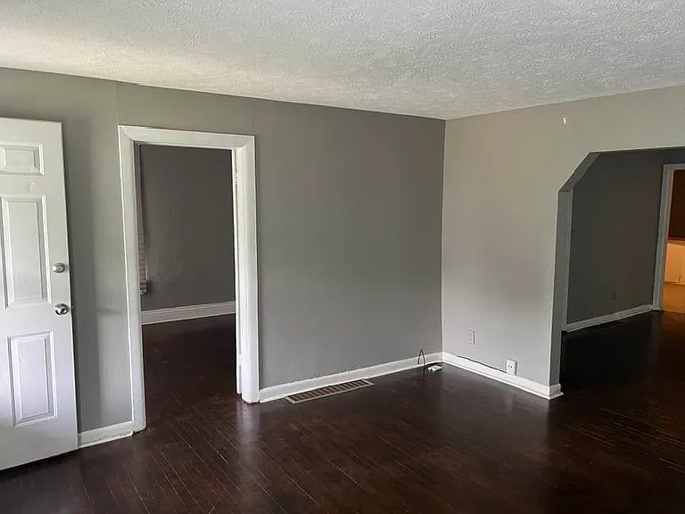 232 E Minneapolis Ave — Photo 5