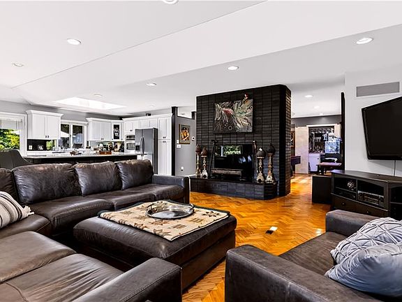 4th image of 140 White Birch Cir