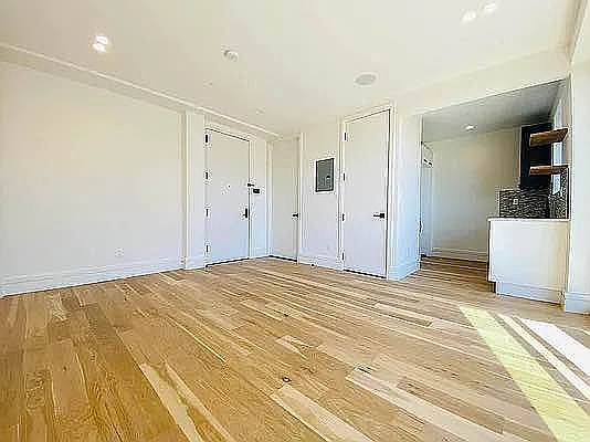 4th image of 1055 Jefferson Ave Floor 3