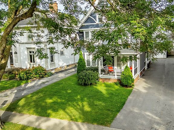 4th image of 150 Barrington St