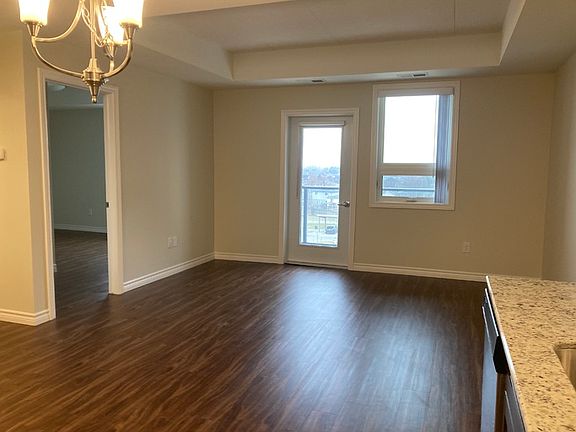 4th image of 570 Park Ave W #306