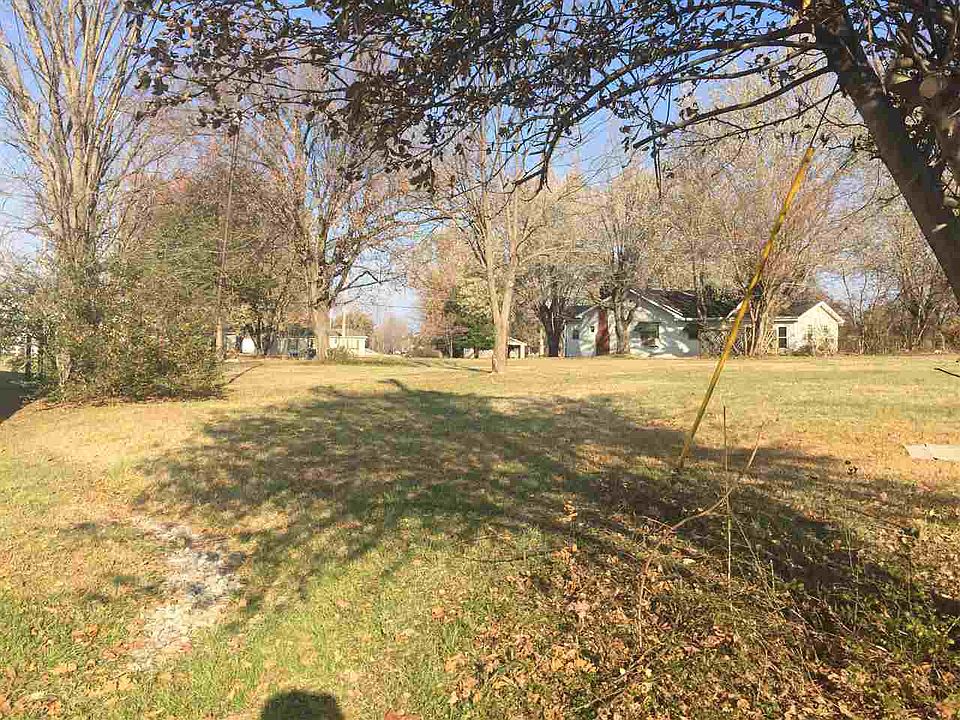 2nd image of 512 Hopkinsville St