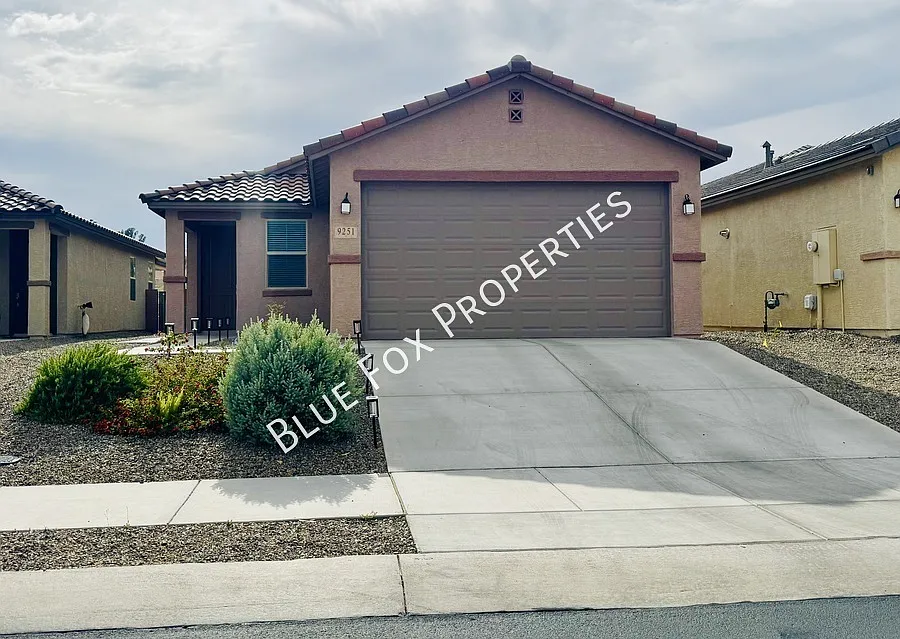 Building Photo - 9251 N Peridot Vista Ave