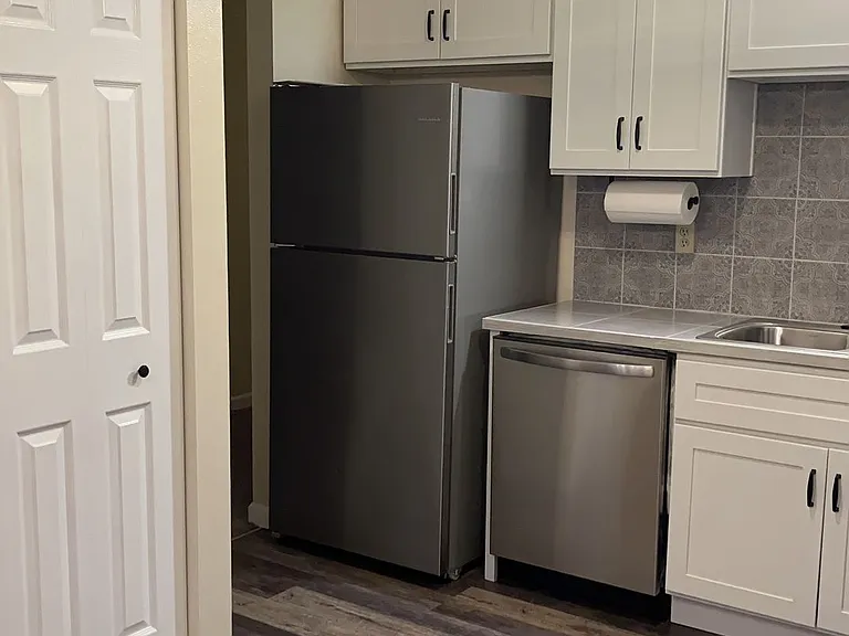 1690 NE Pleasant St #206 — Photo 4