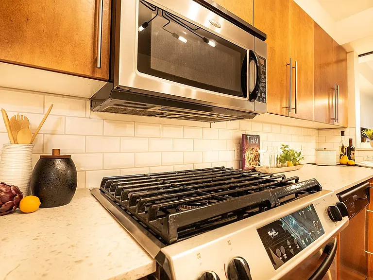 124 Bellevue Ave E #200 — Photo 4