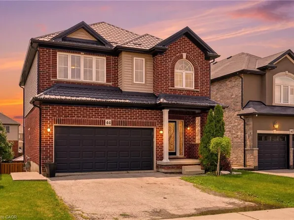 44 Springwood Dr, Hamilton, ON L8J 0C3