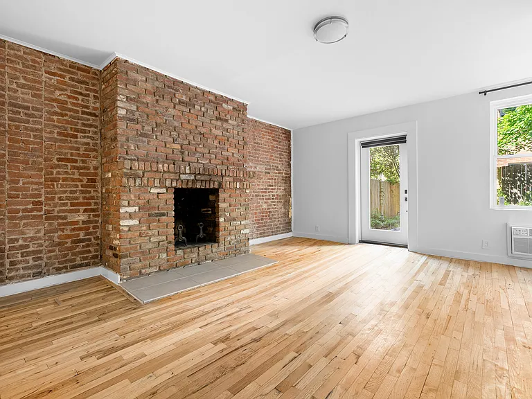 431 W 22nd St #1R — Photo 12