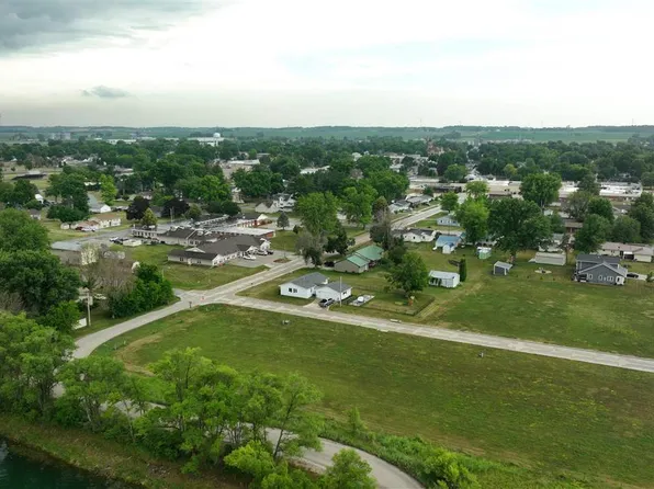 13 Mrm 2nd Addn Western Ave, Marengo, IA 52301