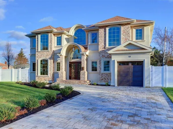 41 Ash Lane, Hicksville, NY 11801