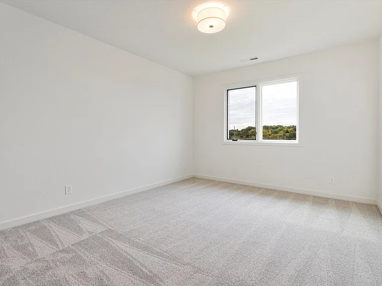 18525 Patrick Ave — Photo 32