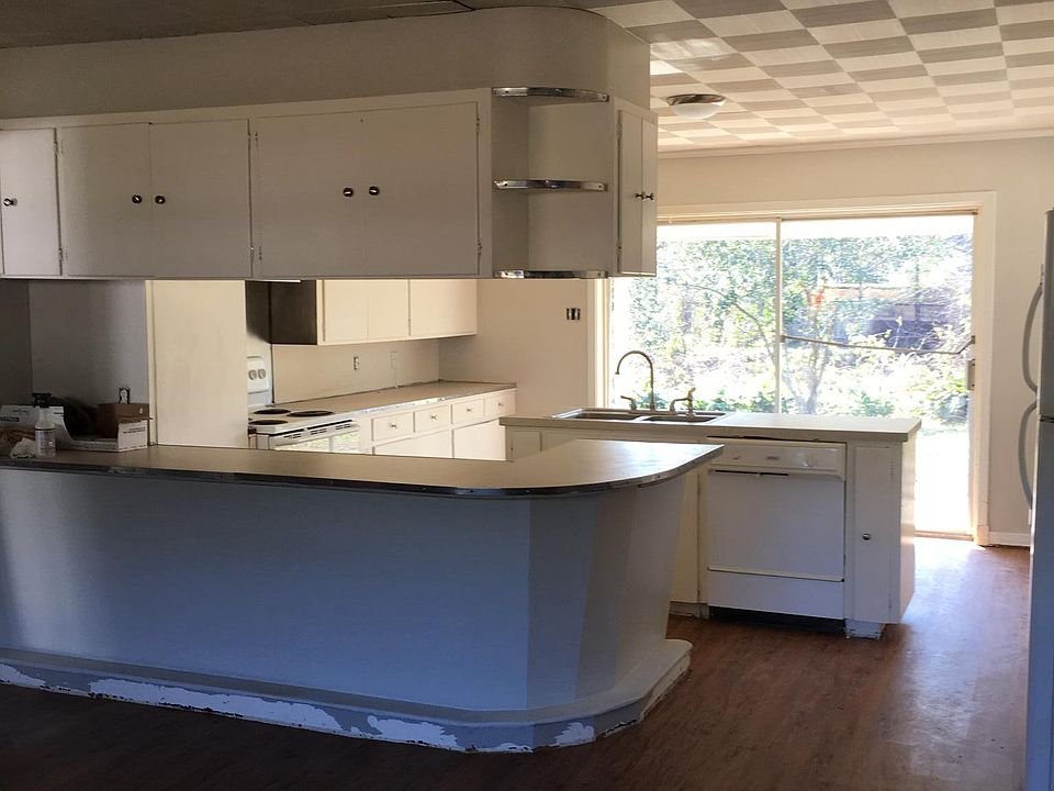 Large kitchen overlooking beautiful back yard and dining roo