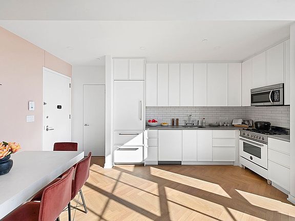 4th image of 184 Kent Ave Unit Phc702