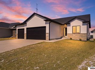 836 W Miramonte Rd, Lincoln, NE 68523