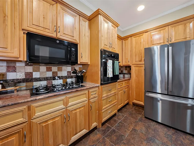 6015 Homestead Ct — Photo 8